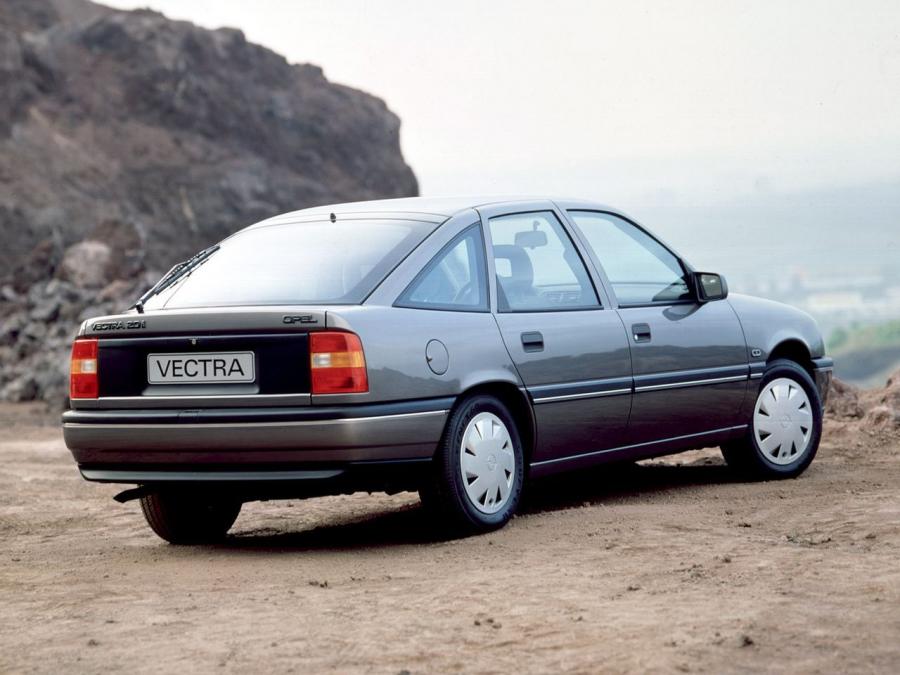  Opel Vectra Hatchback 1988 года  (фото 2 из 10)